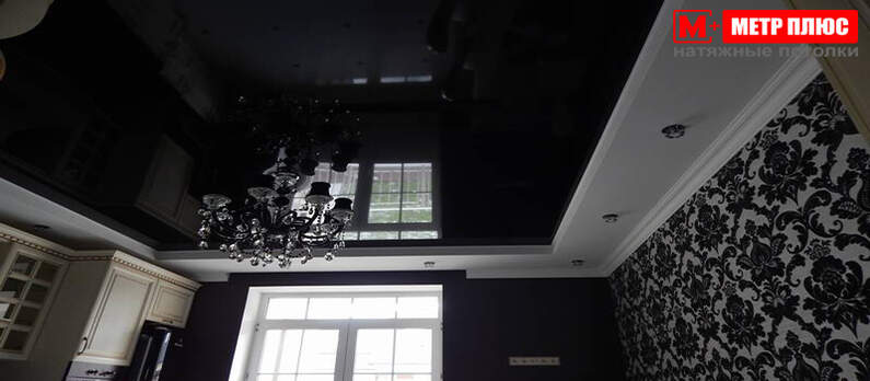 Натяжной потолок на кухню темных оттенков
